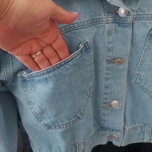 Cropped Denim Jacket Light Wash 90s Y2K Streetwear Closet Staple M - Picture 3 of 6